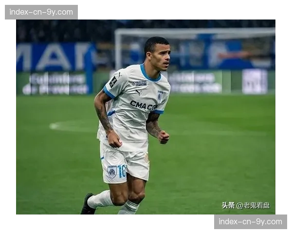 马赛前锋格林伍德助攻奥巴梅扬破门得分